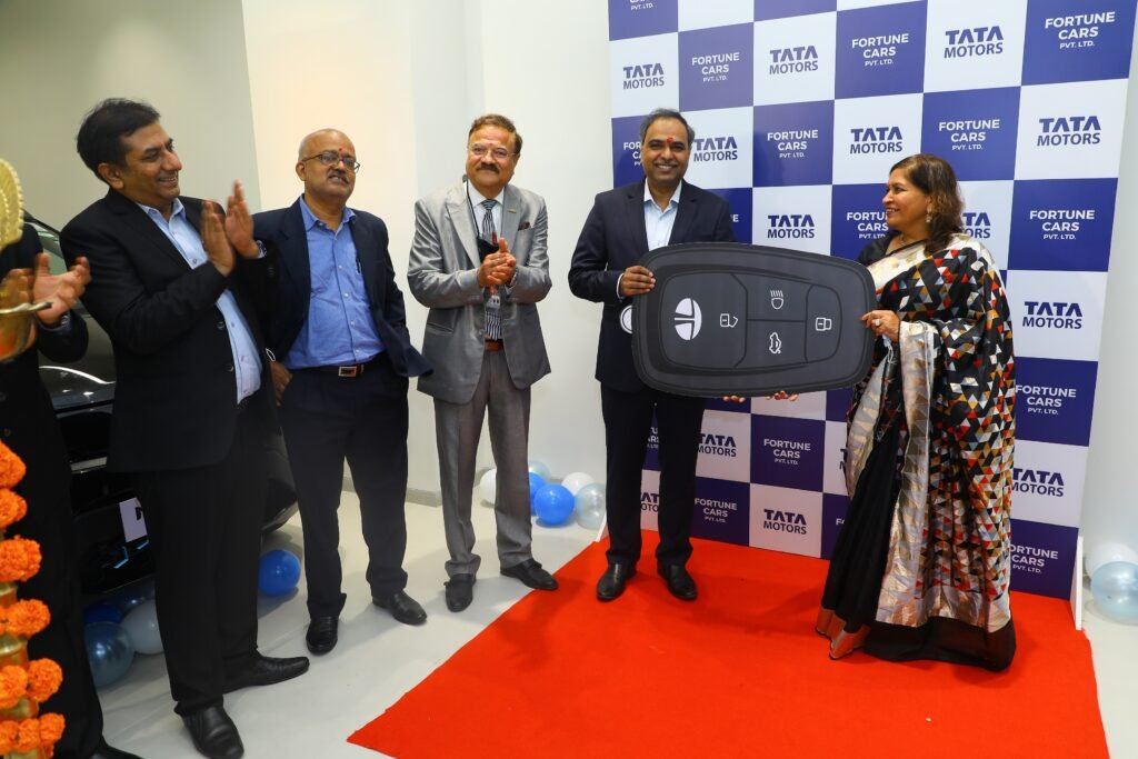 Tata Motors inaugurates new dealership with Fortune Cars in Vashi - Navi Mumbai