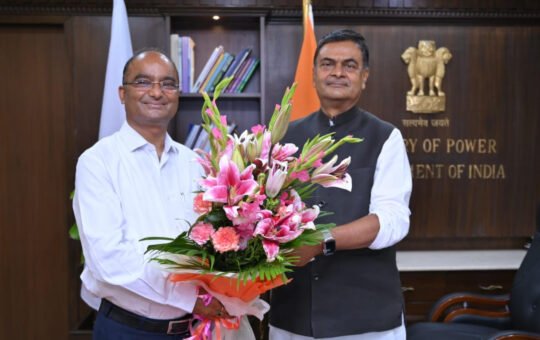N L Sharma, Chairman, SJVN felicitated R K Singh, Hon’ble Union Minister of Power & NRE