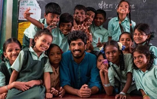Teach For India Fellow with Students