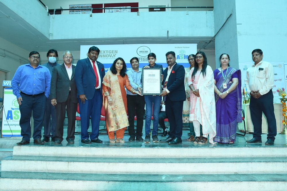 Master Aditya Pachpande, Founder, NextGenInnov8 and entire family receiving World Book of Records Certificate and making a mark in the histroy of assembling maximum UVC DIY Kits in Pune