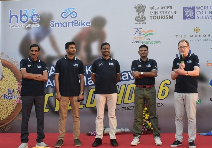 Guest of Honor Sir Graham Watson, President, WCA, Brussels addressing the cyclists participating in the Azadi Ka Amrit Mahotsav Cyclothon, hosted by World Cycling Alliance (WCA) & Hyderabad Bicycling Club (HBC), to commemorate the 74th Republic Day of India; at NAC Complex, HITEX, today. Also seen (L-R) are T Satyanarayana Reddy, President, HBC; Dharmin Dontamsetti, Co-Founder & MD, SmartBike Mobility Pvt Ltd.; D V Manohar, Chairman, HBC & First Vice President, WCA, Brussels & Chief Guest G Kamala Vardhana Rao, CEO, Food Safety & Standards Authority of India (FSSAI); look on.