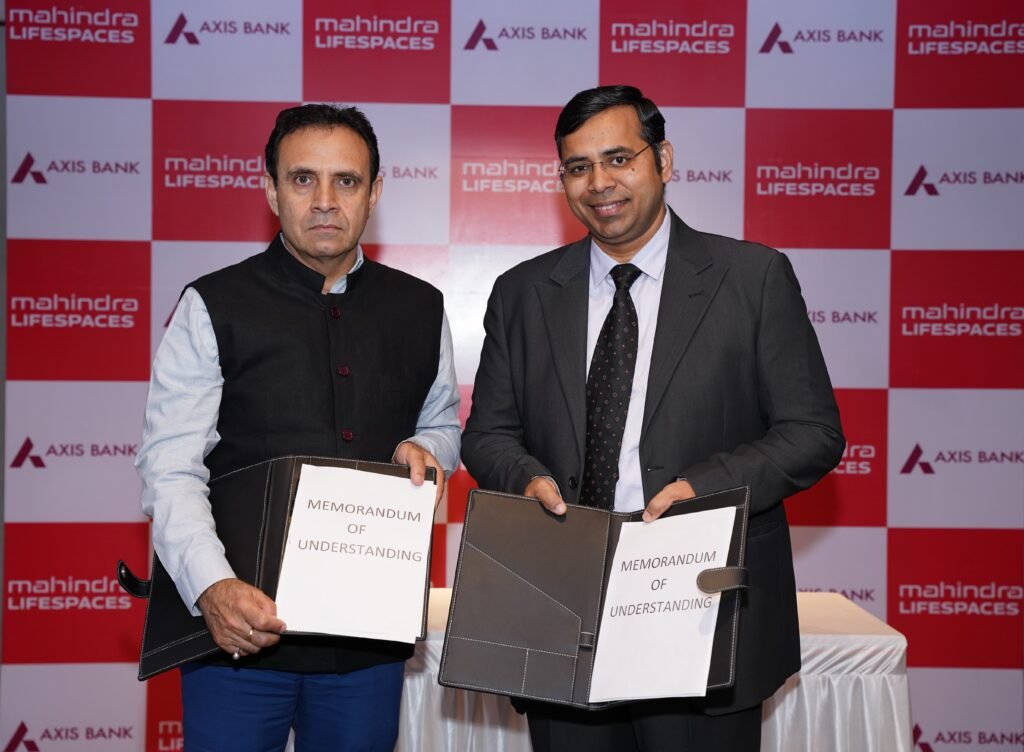 Sumit Bali, Group Executive & Head, Retail Banking (L) and Vimalendra Singh, Chief Business Officer (Residential) - West, Mahindra Lifespace Developers Ltd (R)_