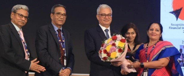 Image - Dr. Kalpanaa Sankar honoured with ‘Lifetime Contribution to the Sector by an Individual’ award at The Inclusive Finance India Award 2023