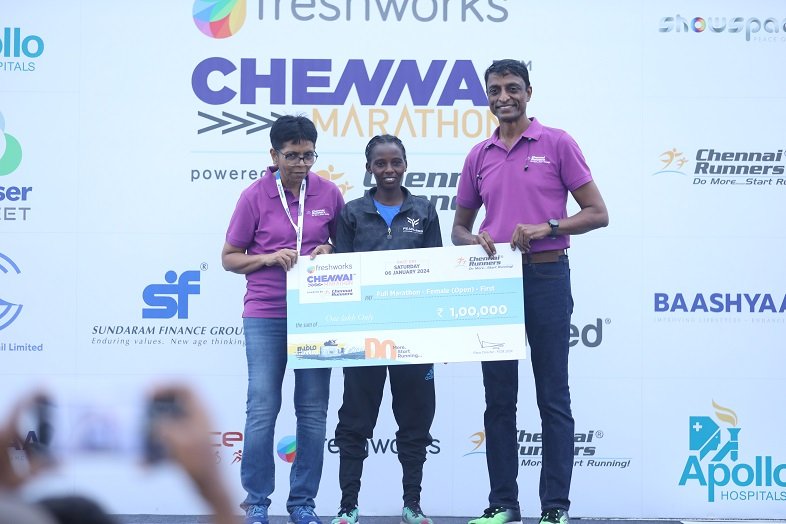 L to R Dr. Lakshmi Sundar, President Chennai Runners, Ms. Sheilah Jepkorir winner of the women's full marathon and VP SenthilKumar, Race Director