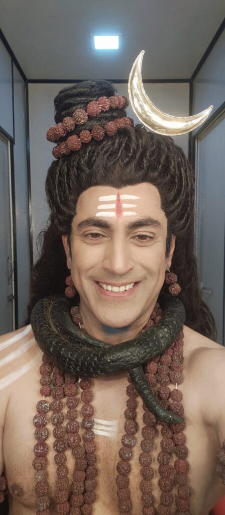 Tarun Khanna as Shiv in VH